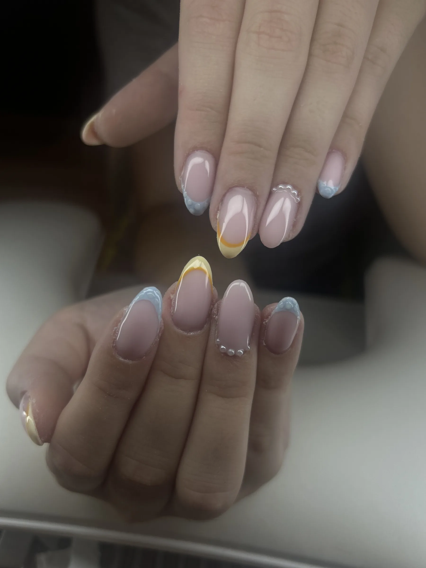 Nail art minutieux réalisé par Emma