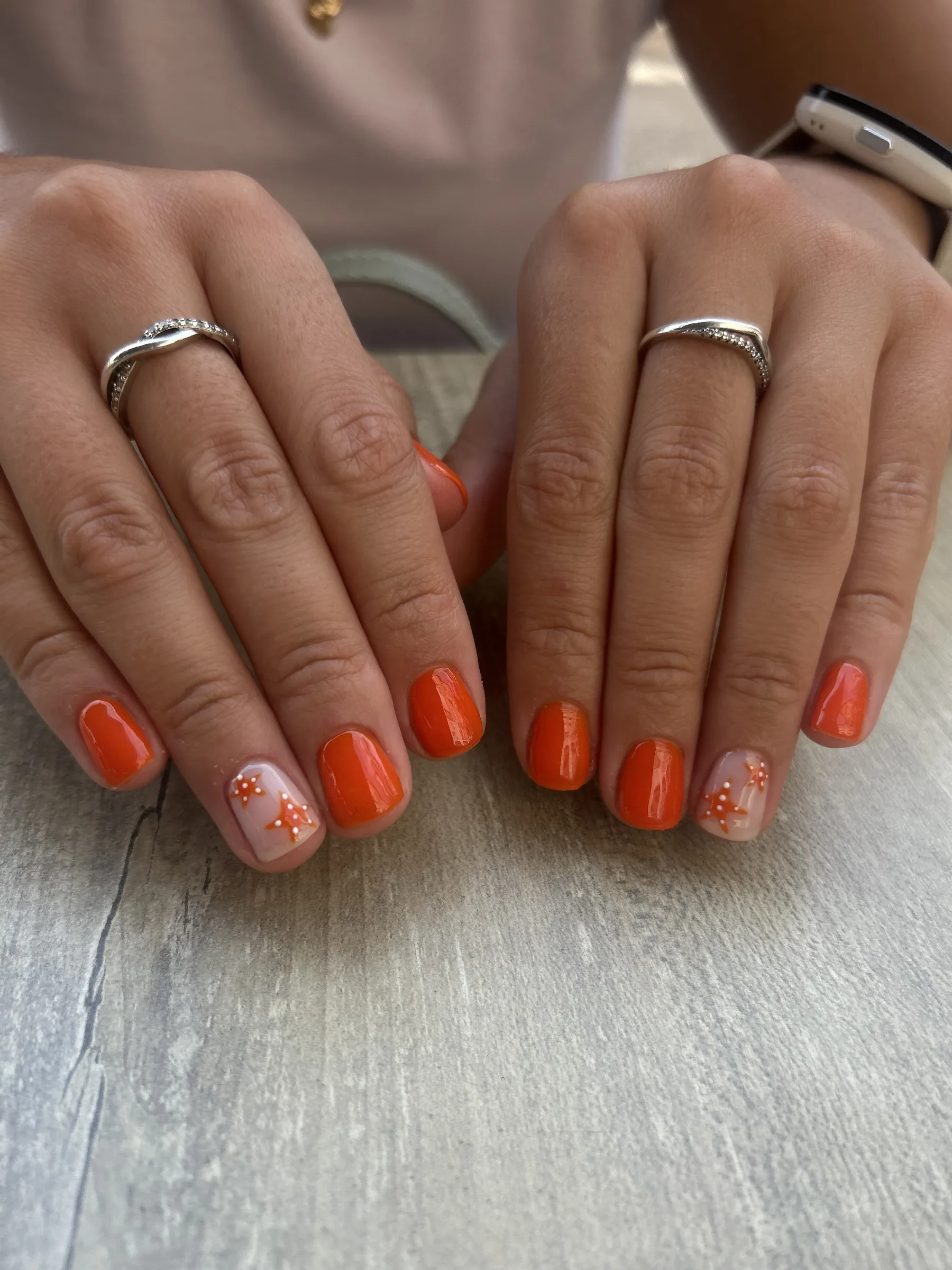 Pose d'ongles soignée réalisée par Emma à Autun